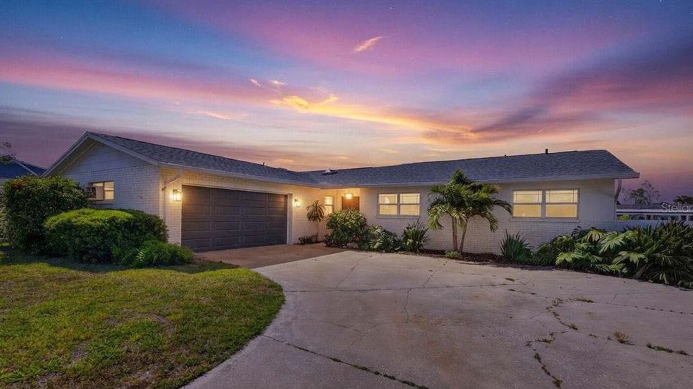 Reverse mortgages in Florida: a Florida ranch home at dusk with palms