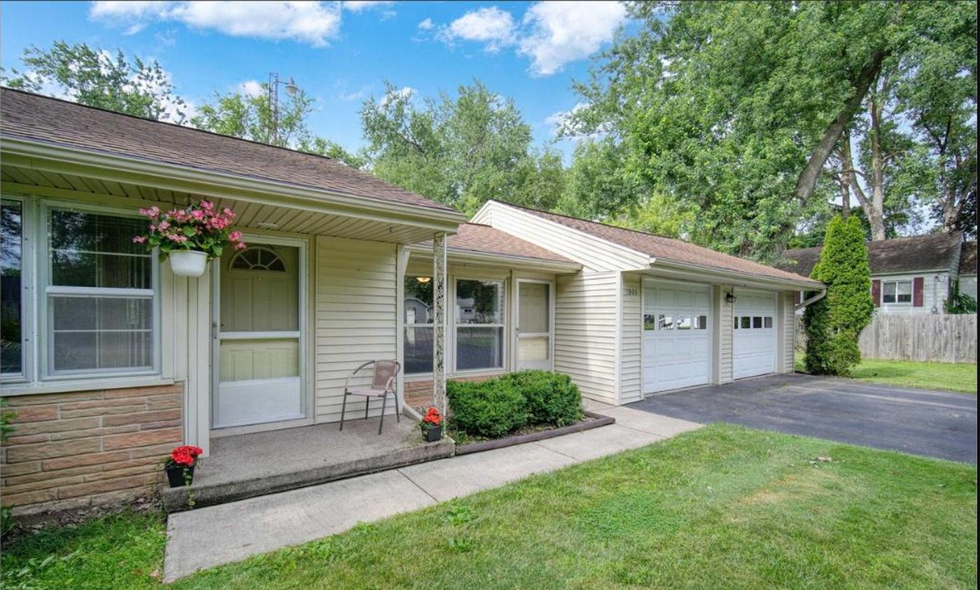 Reverse mortgage in Jackson, MI: a typical single-level home, about 1,238 sq ft, built around 1938