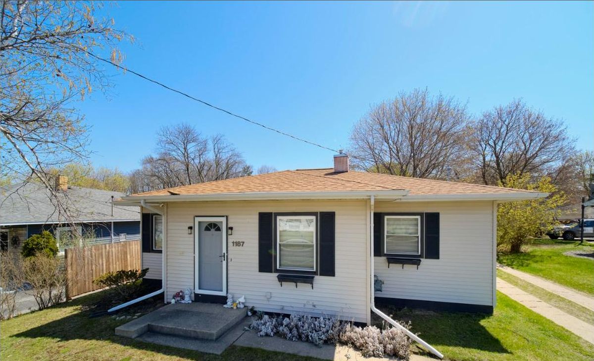 Reverse mortgage in Manistee, MI: a typical single-level home, about 1500 sq ft, built around 1953
