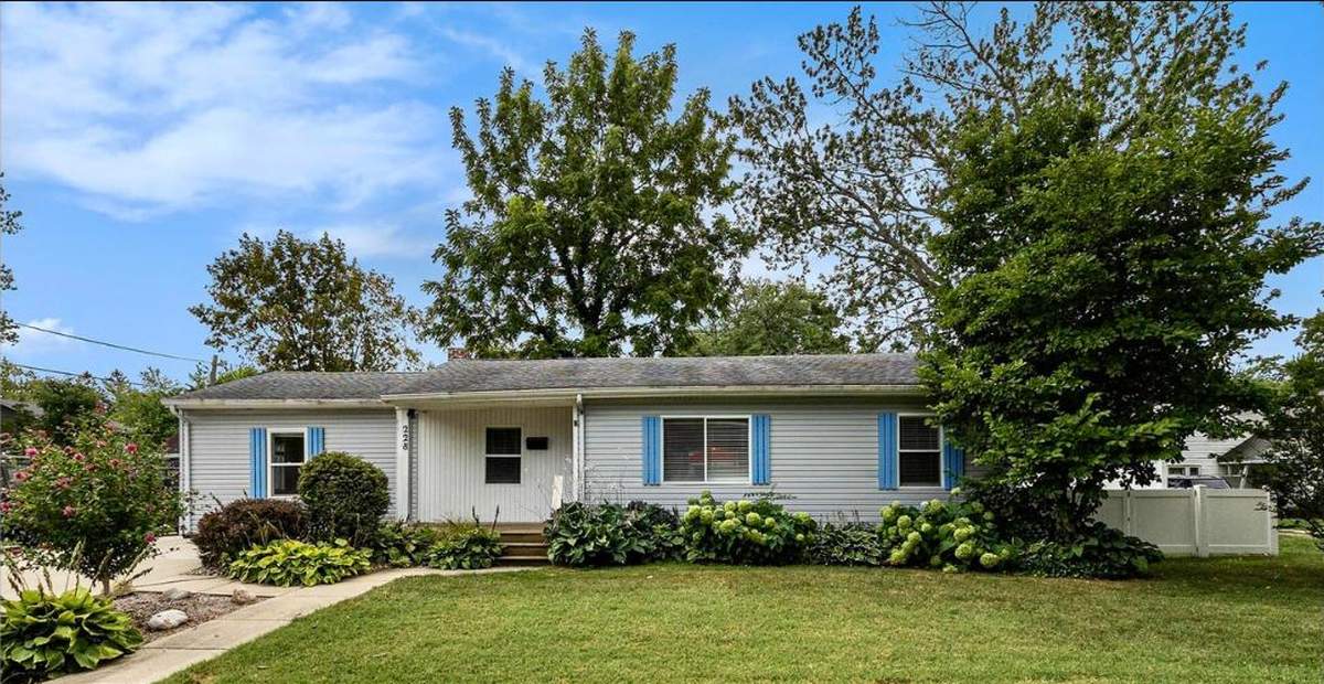 Reverse mortgage in South Haven, MI: a typical single-level home, about 1500 sq ft, built around 1965
