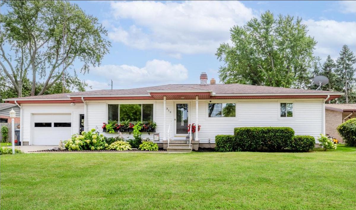 Reverse mortgage in St. Joseph, MI: a typical single-level home, about 1600 sq ft, built around 1953