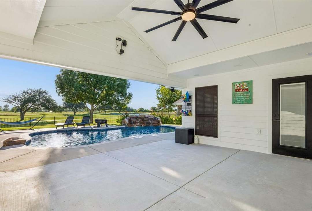 Reverse mortgages in Texas: a covered patio, pool and open Texas sky
