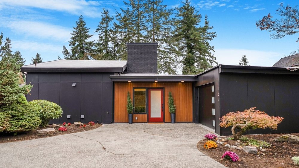 Reverse mortgage in Washington State: a modern Pacific Northwest home among evergreen trees