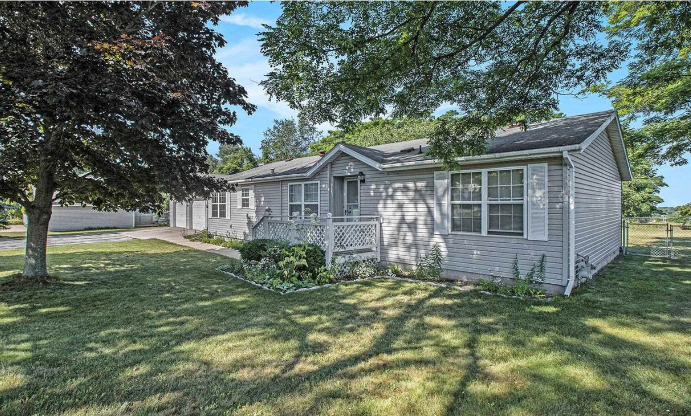 Reverse mortgage in Benzie County, MI: a typical single-level home, about 1,479 sq ft, built around 1992